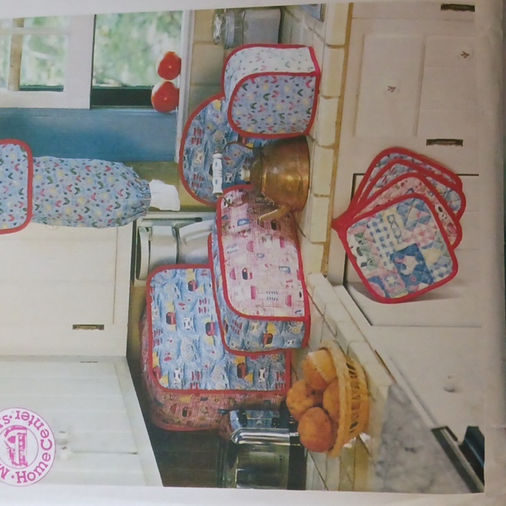 McCalls Sewing Pattern #2018 - Kitchen Essentials - Picture 2 of 3